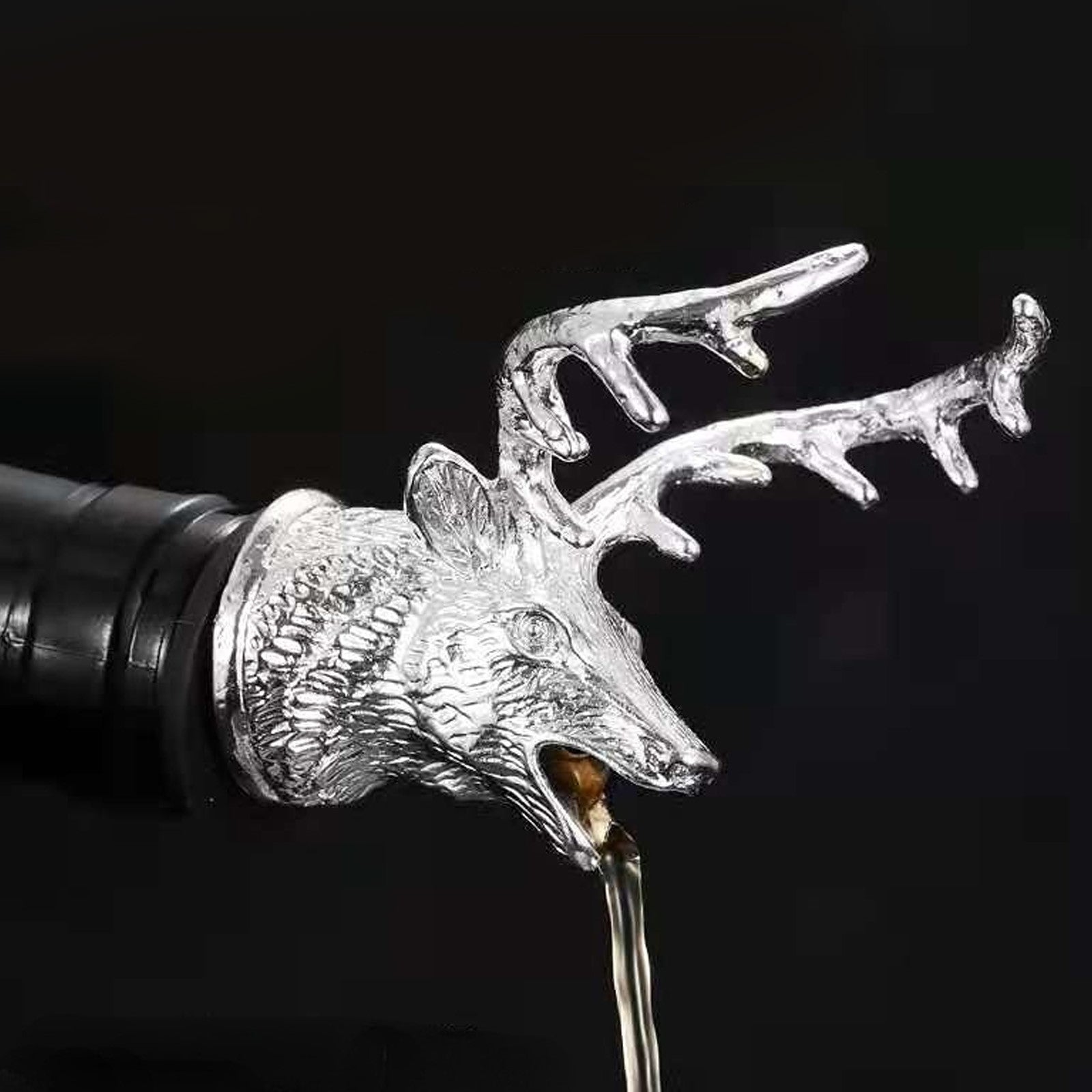 Aerator sticle de vin, Zola, in forma de cerb, inaltime 10 cm, din otel inoxidabil, argintiu Aerator sticle de vin, Zola, in forma de cerb, inaltime 10 cm, din otel inoxidabil, argintiu